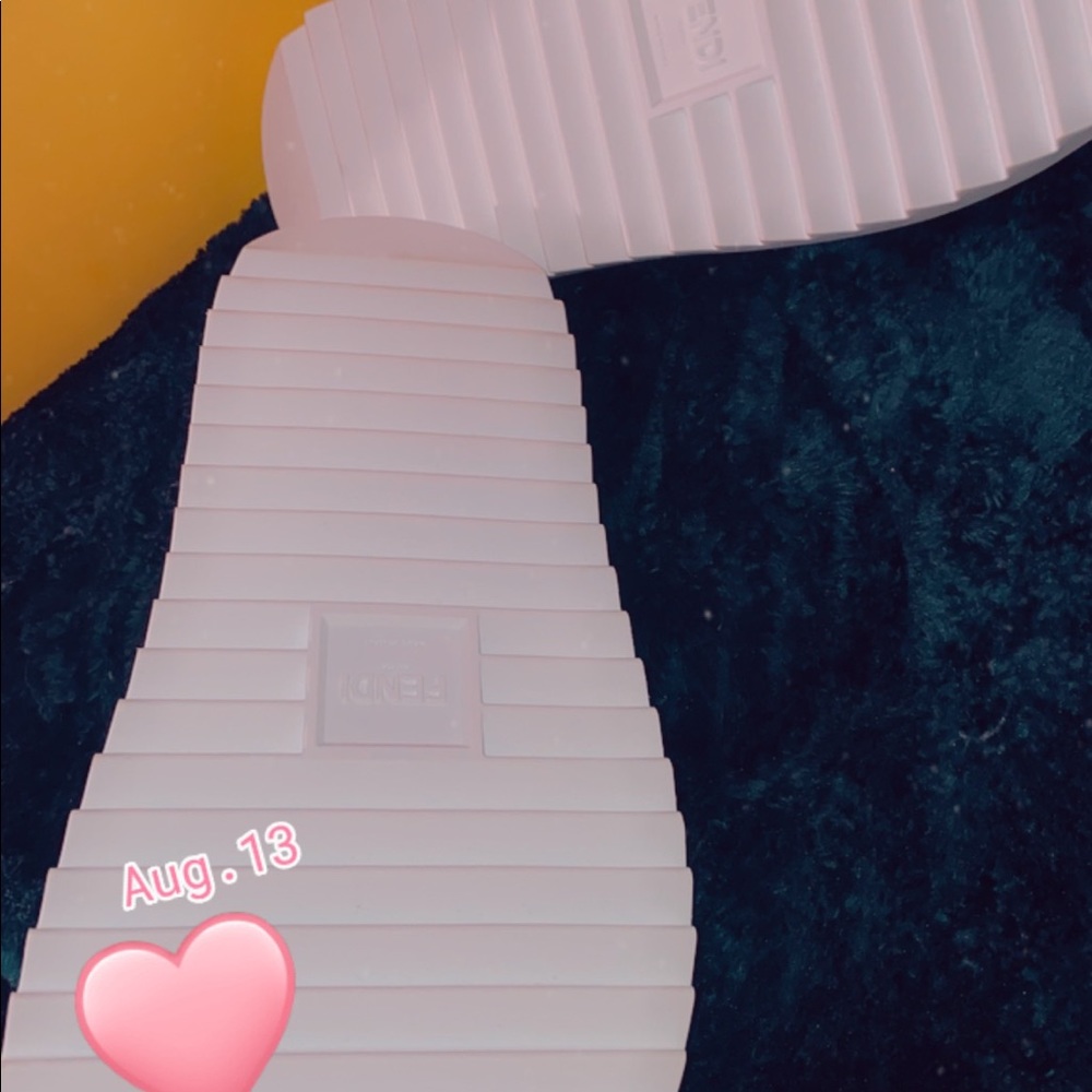 Women Fendi  slides 7 but fits like a 8 brand new